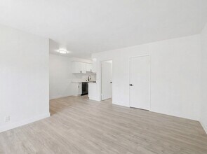 Building Photo - 6828 Fulton Ave