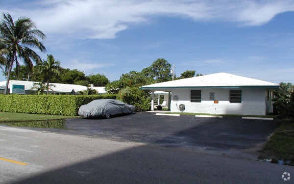 Building Photo - Beachside Villas