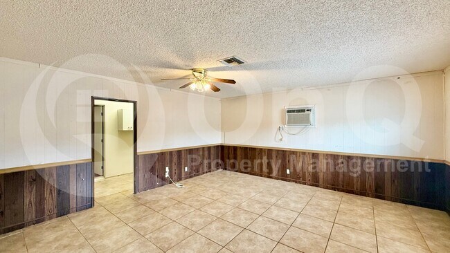 Building Photo - 5625 W Campo Bello Dr