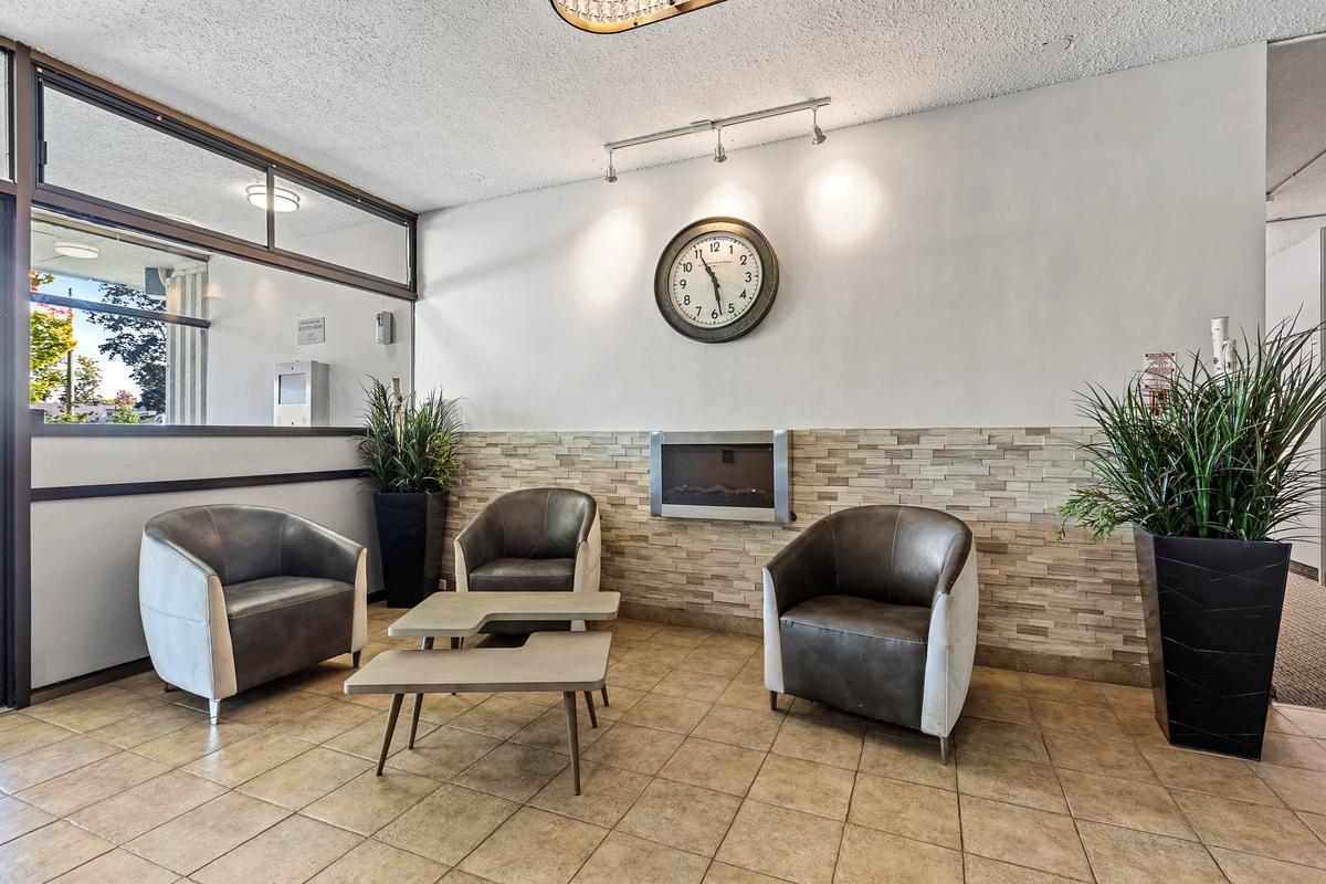 Greenview Apartments Apartments 2181 Navaho Dr Ottawa, ON