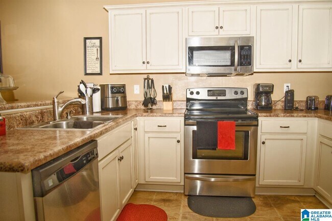 Building Photo - 2775 Southwood Ln