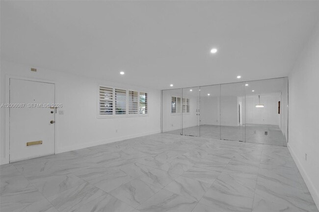 Building Photo - 11960 NE 19th Dr