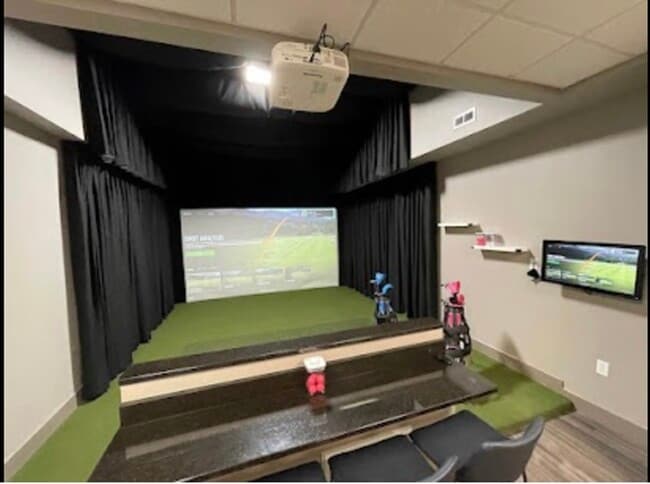 Golf Simulator at Flats On Fifth - Flats on Fifth