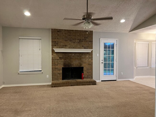 Building Photo - 411 Hickory Rd