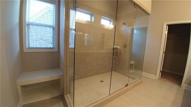 Foto del edificio - 5801 Markwell Ridge Dr