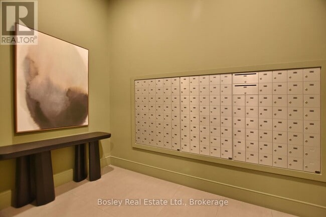 Building Photo - 31 Huron St