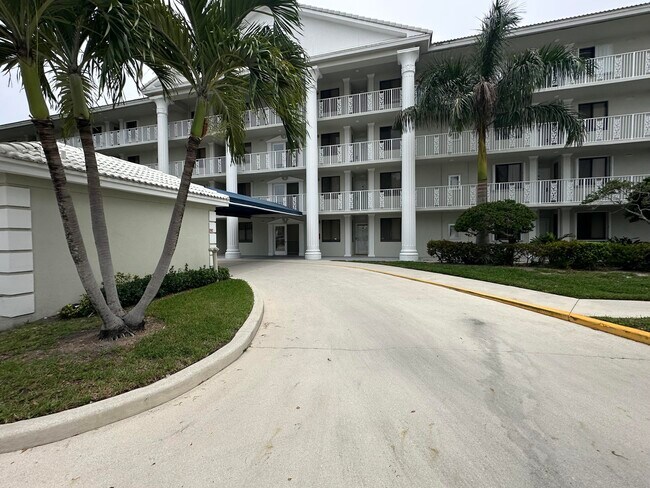 Foto del edificio - 2441 Village Blvd