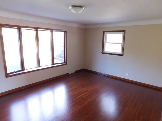 Building Photo - 2919 Waveland Dr NW