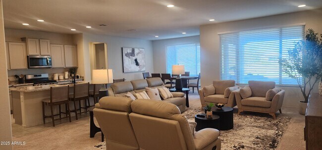 Foto del edificio - 26704 W McRae Dr