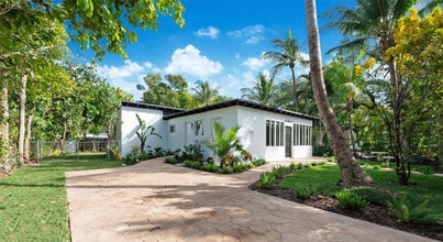 Building Photo - 6411 SW 63rd Ct