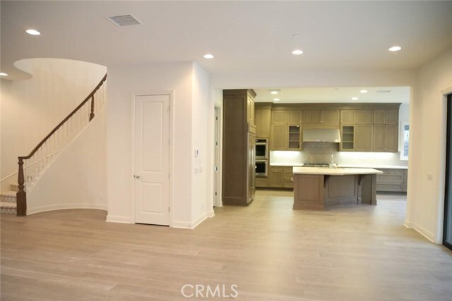 Building Photo - 18 Caspian