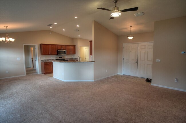 Foto del edificio - Beautiful 3/2/2 House for Rent. Available Now!