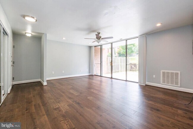 Foto del edificio - 702 Quince Orchard Blvd