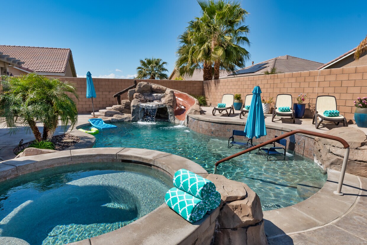 Beautiful Backyard - 84480 Volare Ave