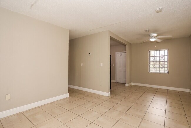 Foto del edificio - 15420 NW 27th Pl