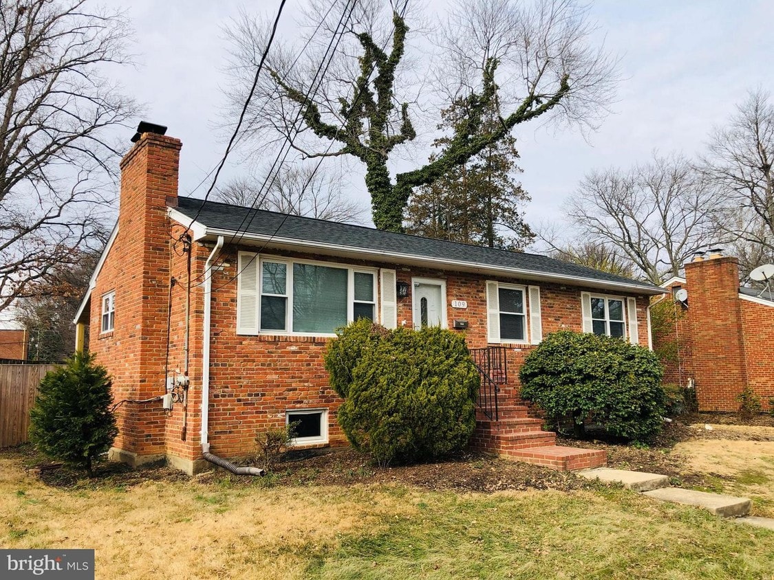 Primary Photo - 109 Falls Ave