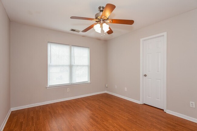 Foto del edificio - 1928 Bromwich Rd