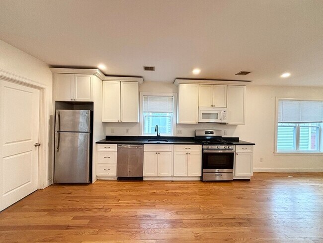 Foto del edificio - 156 Bow St