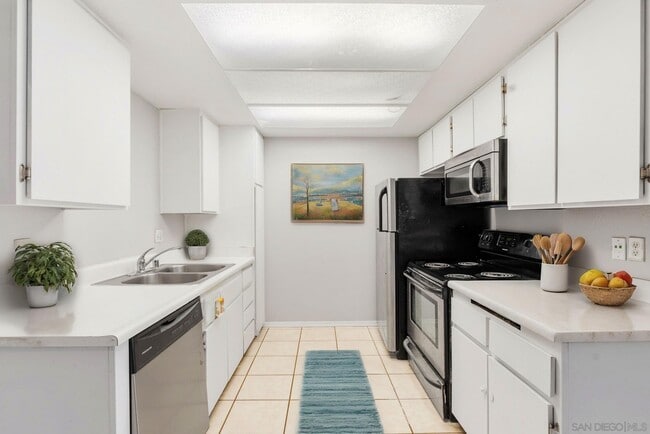 Foto del edificio - 10226 Black Mountain Rd