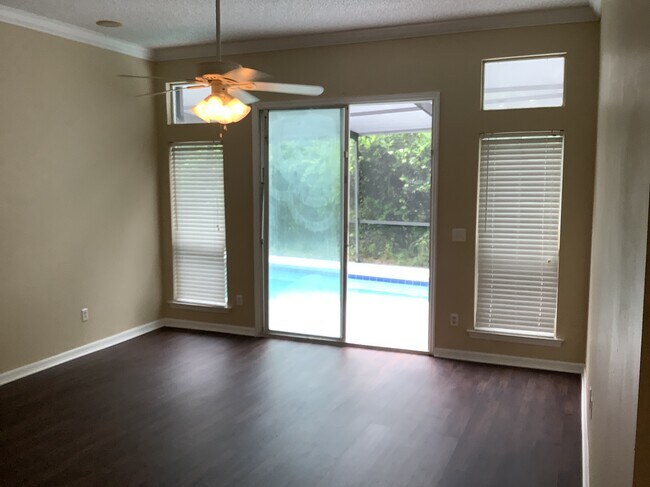 Foto del edificio - 181 Johns Glen Dr