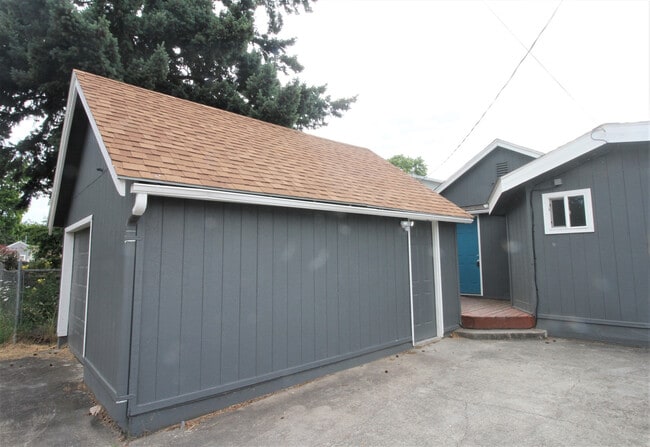 Building Photo - Classy 3BD/2BA House - Spacious Bedrooms, ...