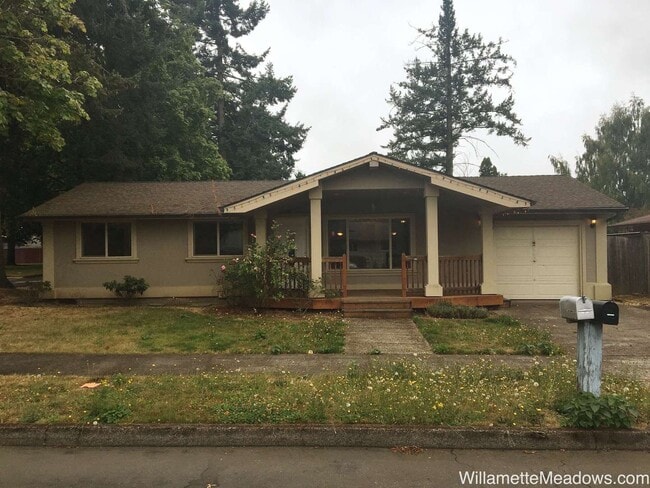 Foto del edificio - Spacious 4-Bedroom Home with Large Fenced Yard & Covered Patio