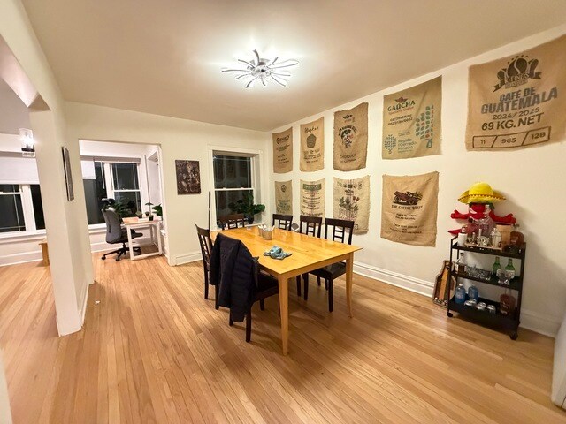 Foto del edificio - 3349 W Eastwood Ave