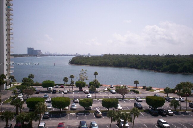 Foto del edificio - 400 Kings Point Dr