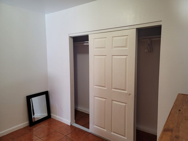 Foto del edificio - 12877 Glenoaks Blvd