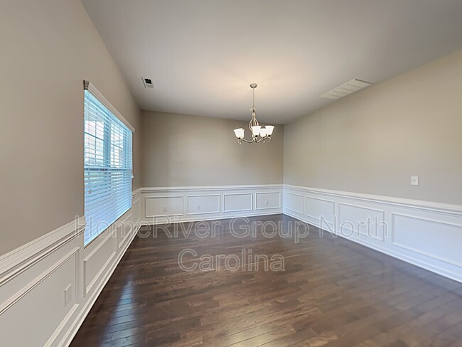 Building Photo - 1933 Shorthorn St