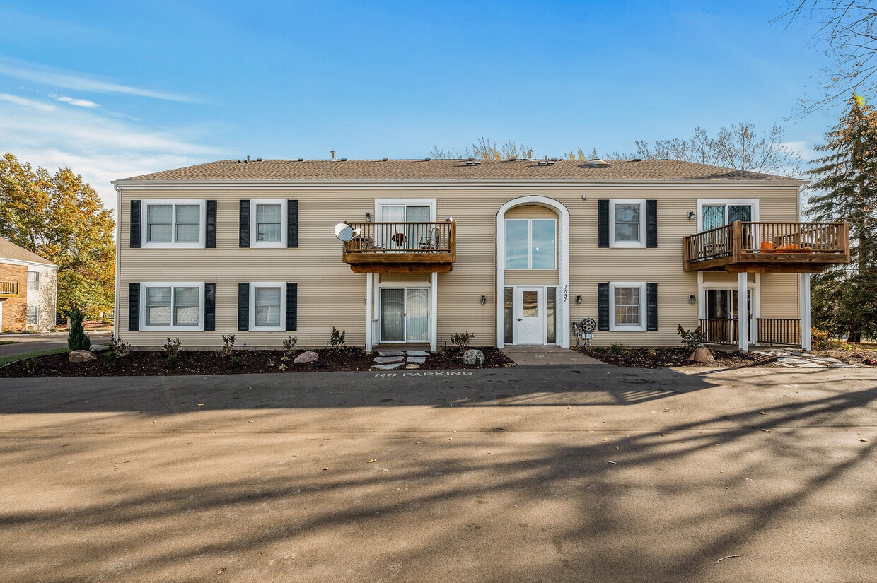 Welcome to 1551 Namekagon in Hudson, WI - 1551 Namekagon St