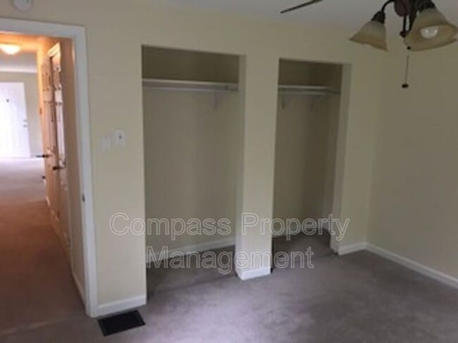 Building Photo - 301 Grandview St