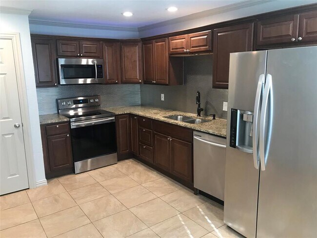 Foto del edificio - 221 Mildred Ln