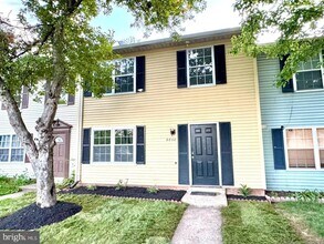 Building Photo - 8658 Woodhue Ct