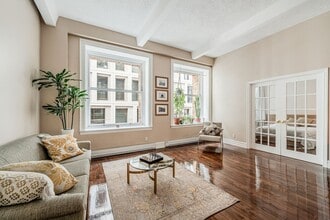 Building Photo - 204 Rue de l'Hôpital