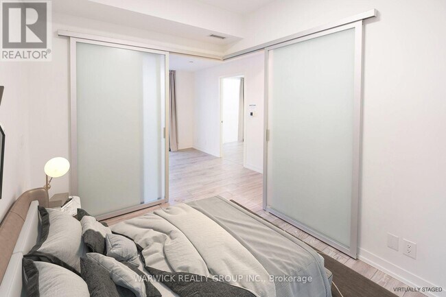 Photo du bâtiment - 2020 Bathurst St