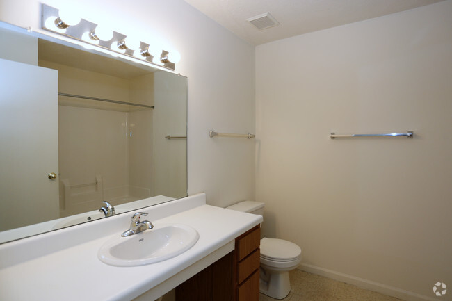 3BR, 2BA - Bathroom - Harrison West