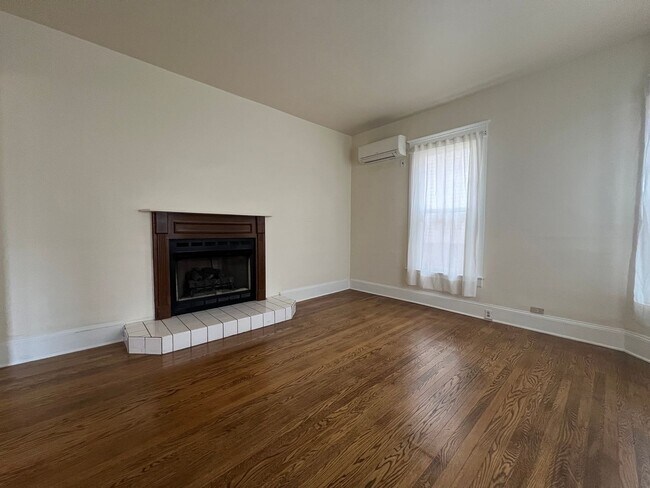 Foto del edificio - 3 bed and 2 bath house in downtown Johnson...