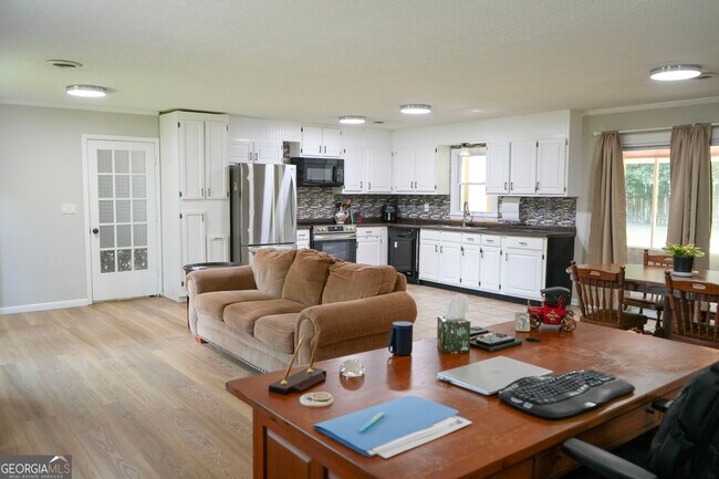 Foto del edificio - 307 Pinewood Dr