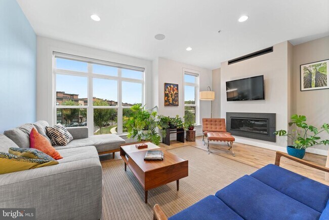 Foto del edificio - 3533 Bellflower Ln