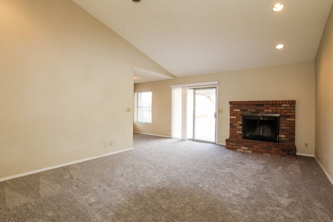 Building Photo - 8602 W Ruth Ave