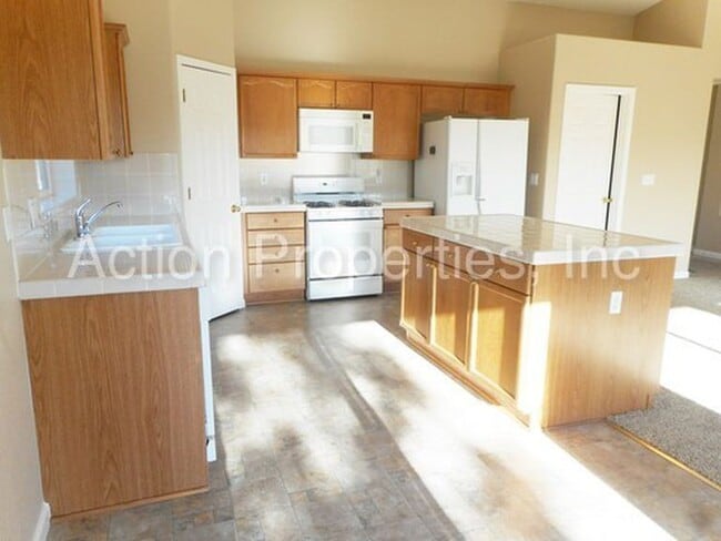 Kitchen - 9436 Long River Dr