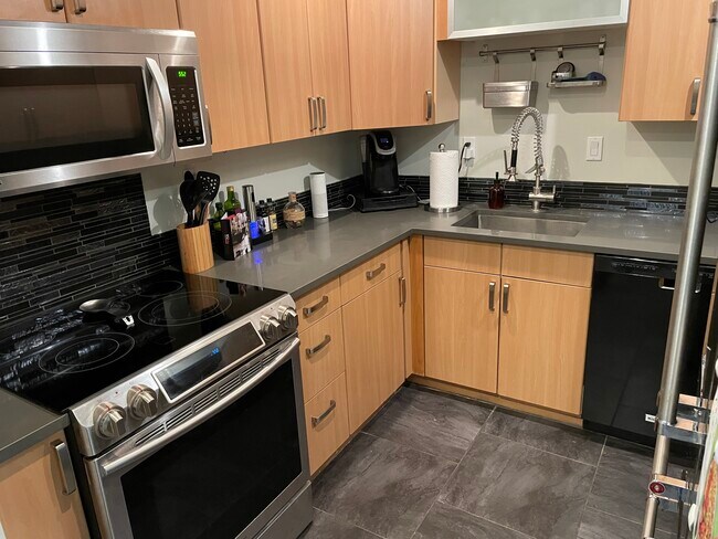 Foto del edificio - 1302 E Maryland Ave