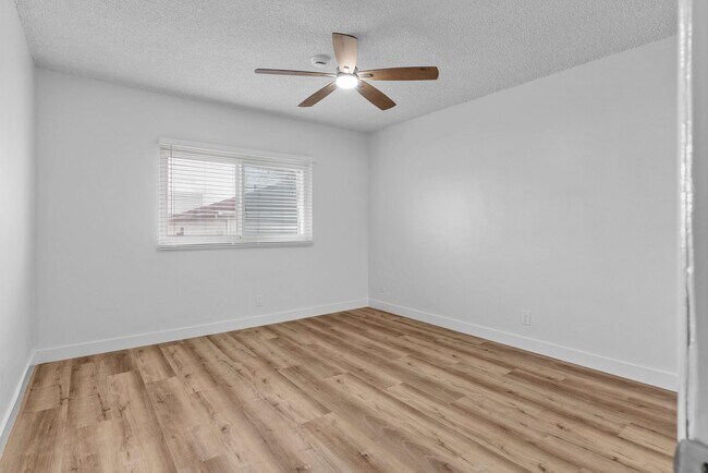 Foto del edificio - 112 E Buckthorn St