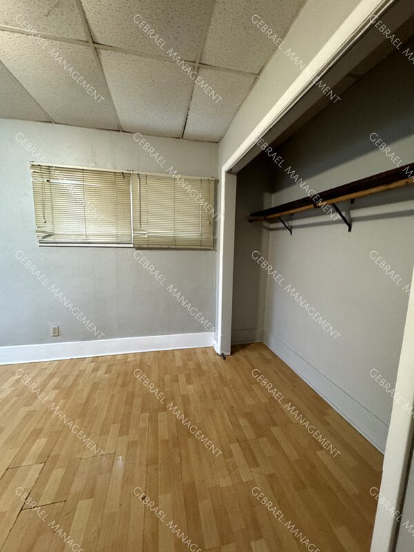 Foto del edificio - 627 E Second St.