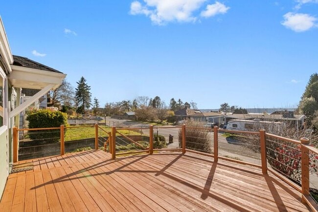 Building Photo - Sweet Arbor Heights Cape Cod Nest with VIEWS