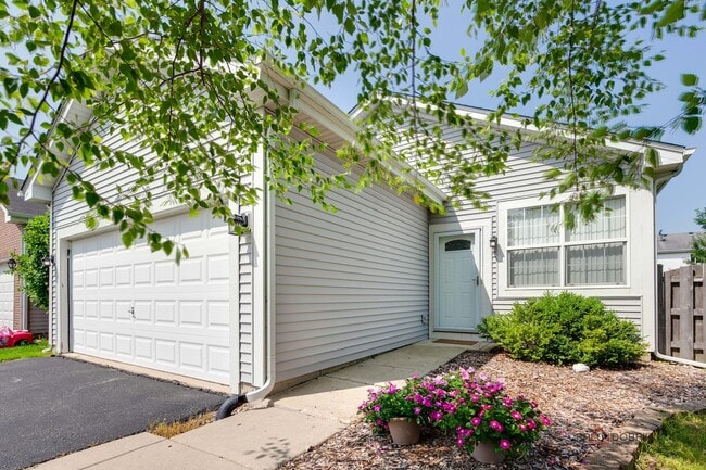 Building Photo - 1794 S Fallbrook Dr