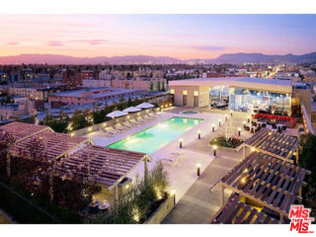 Building Photo - 3785 Wilshire Blvd