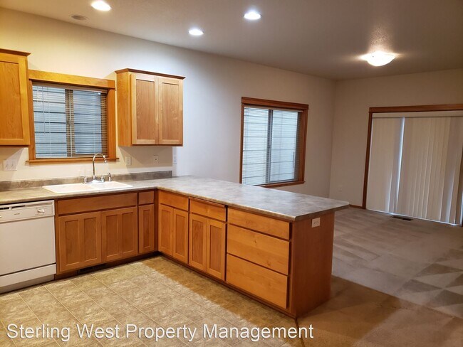 Foto del edificio - 3 br, 2.5 bath House - 42 Logan Way