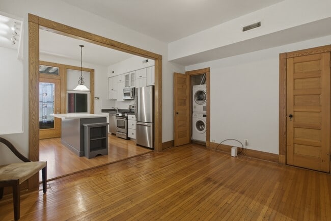 Building Photo - 505 W Fullerton Pkwy